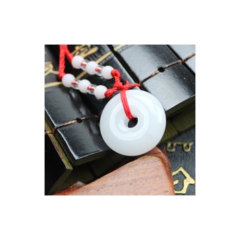 地攤熱門貨源2元店義烏小飾品仿綠白玉成品項鏈會銷小禮品8g